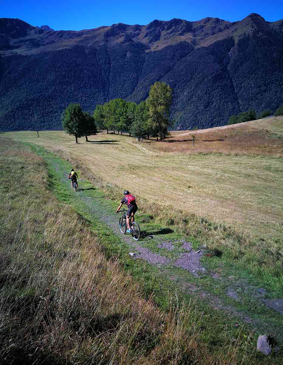 guided group mountain biking in the pyrenees image of