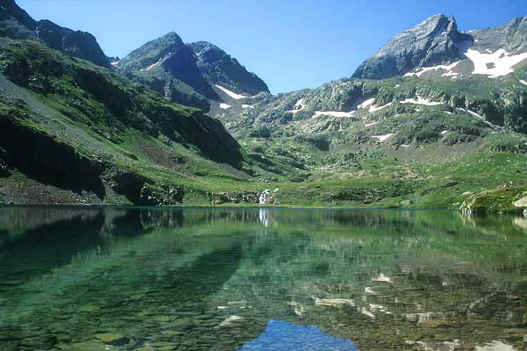 pyrenees lakes image of
