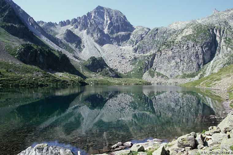 pyrenees lakes image of